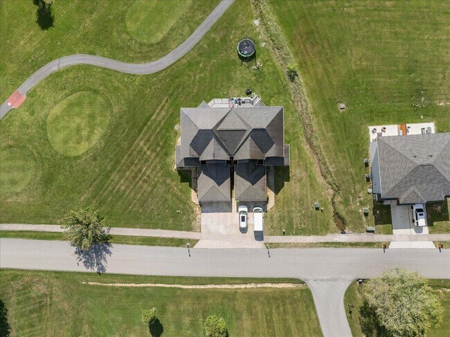 Building Photo - 200 Crooked Creek Dr