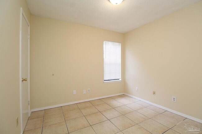 Building Photo - 405 Cornwall Cir