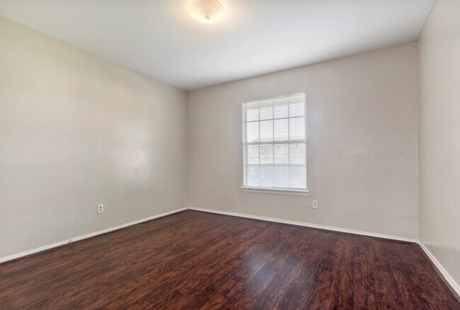 Building Photo - 7600 Burgoyne Rd