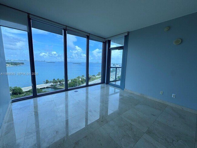 Building Photo - 601 NE 36th St