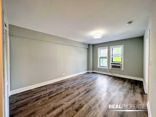 Building Photo - 505 W Belmont Ave