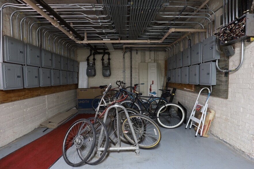 Building Photo - 2120 N Dayton St