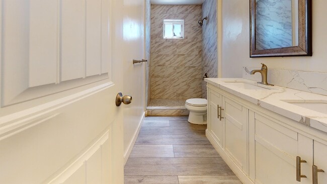 Building Photo - 5272 Manhasset Dr