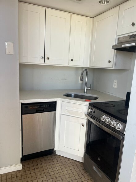 Building Photo - 491 Valley St