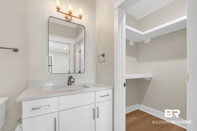 Building Photo - 27085 Park Dr