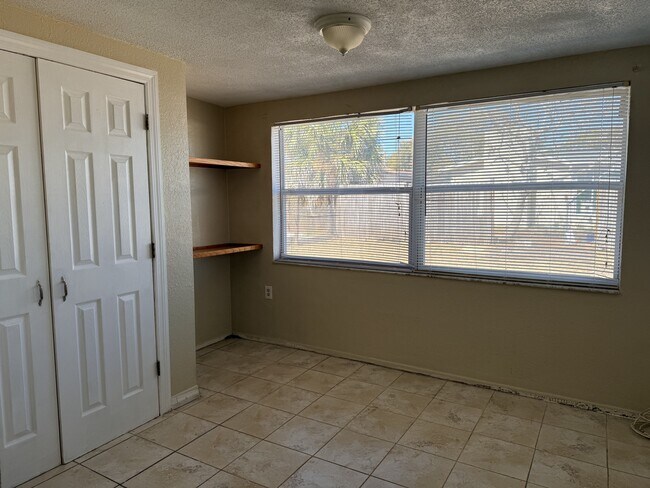 Building Photo - 7303 Deerfield Dr