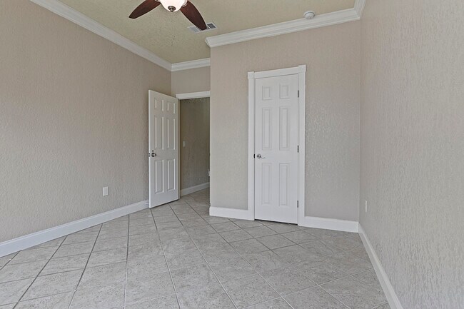 Building Photo - 7603 Glen Vista Dr