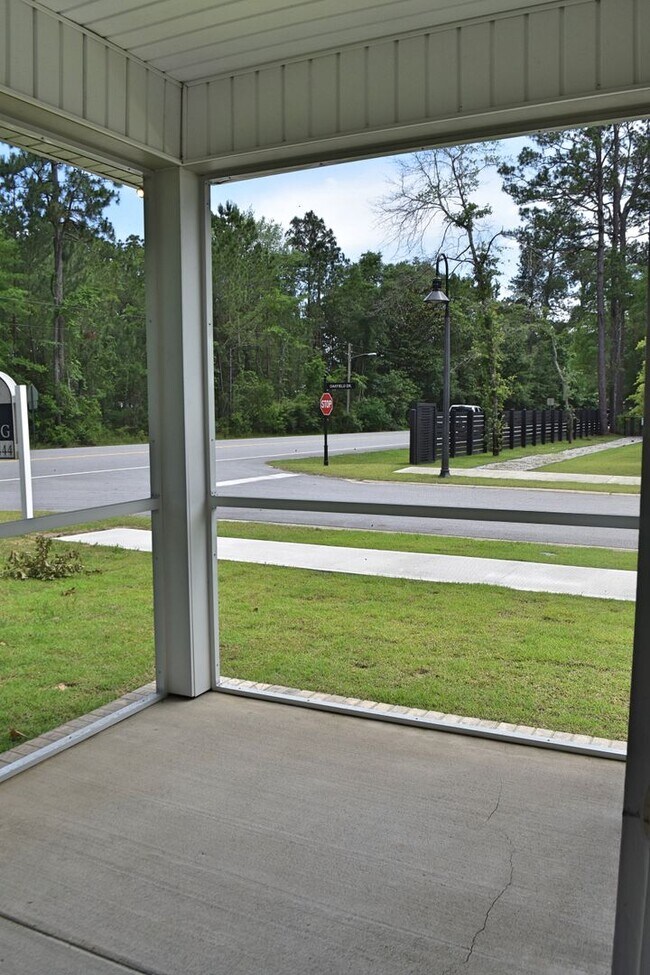Building Photo - 10 Oakfield Dr N