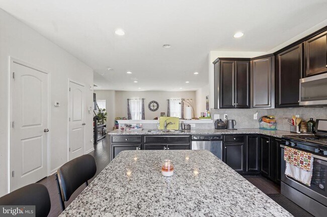 Building Photo - 141 Graystone Dr