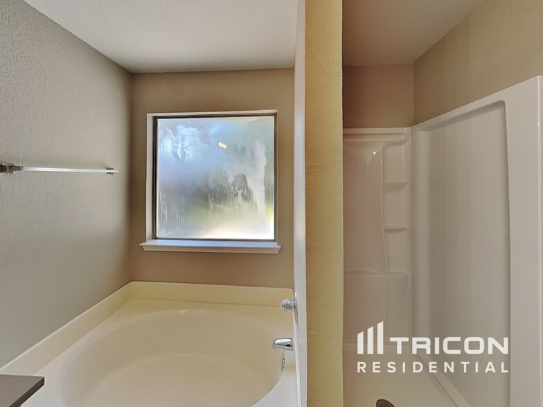 Building Photo - 736 Deloach Dr