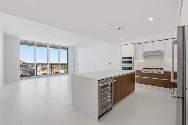 Building Photo - 400 Central Ave