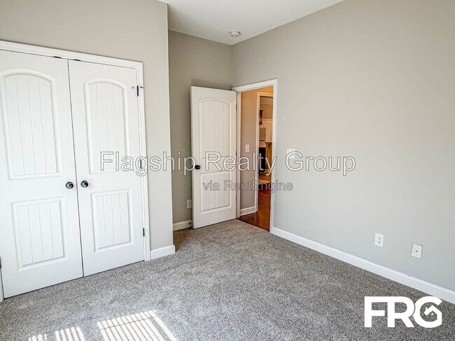 Building Photo - 103 Rolling Knoll Ct