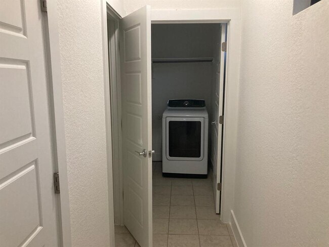 Building Photo - 12410 Maypole Bend