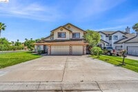 Building Photo - 5650 Edgeview Dr