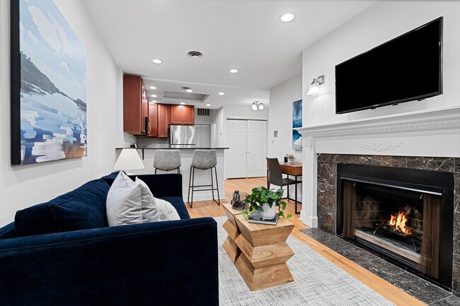 Building Photo - 950 W Belle Plaine Ave