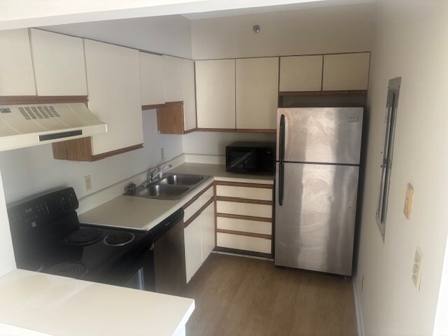 Kitchen - 900 19th Ave S