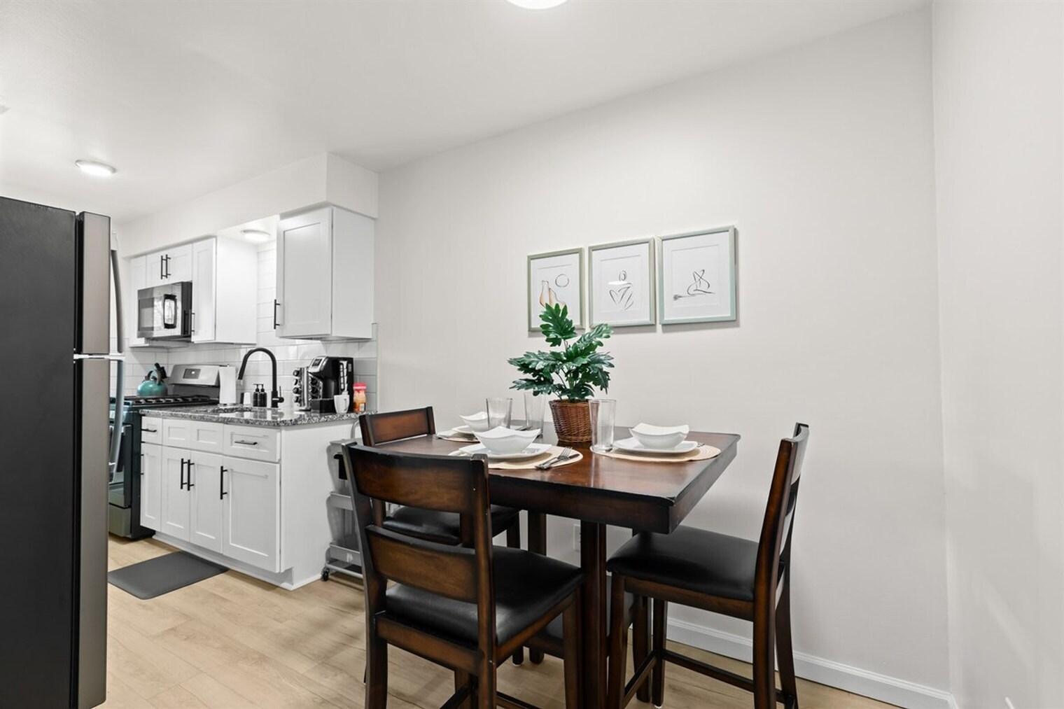 Building Photo - 22 2nd St