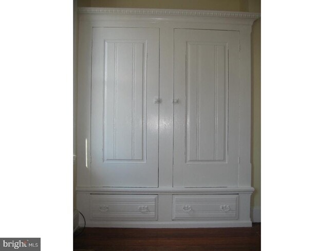 Building Photo - 805 N Beechwood St