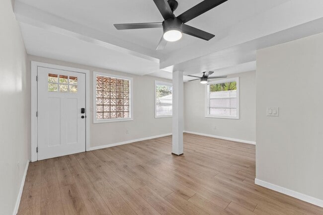 Building Photo - 3505 Iris St N