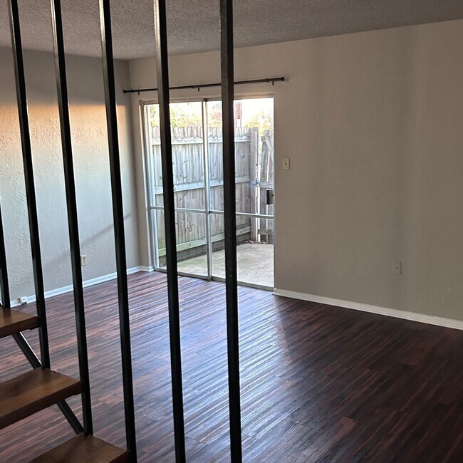 Building Photo - 2414 W Abram # W Arlington,76013