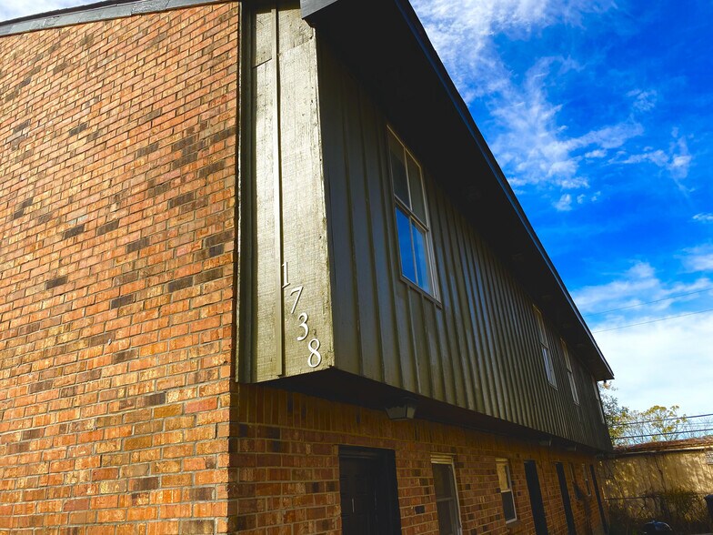 Building Photo - 1738 Port Dr