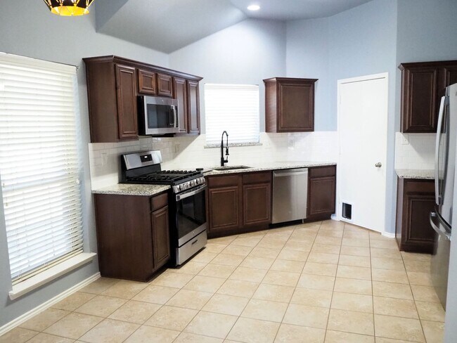 Building Photo - 3 Bed 2 Bath in Denton