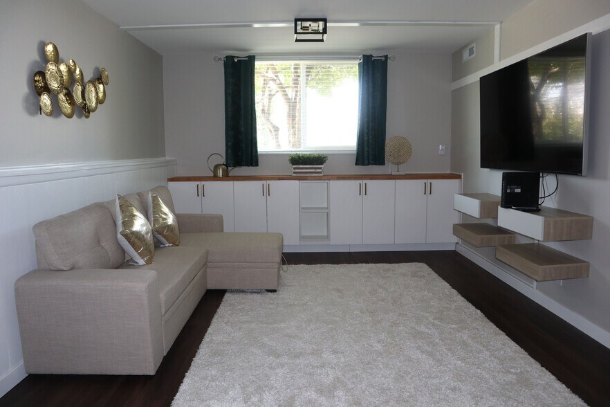 Building Photo - 438 N Center St