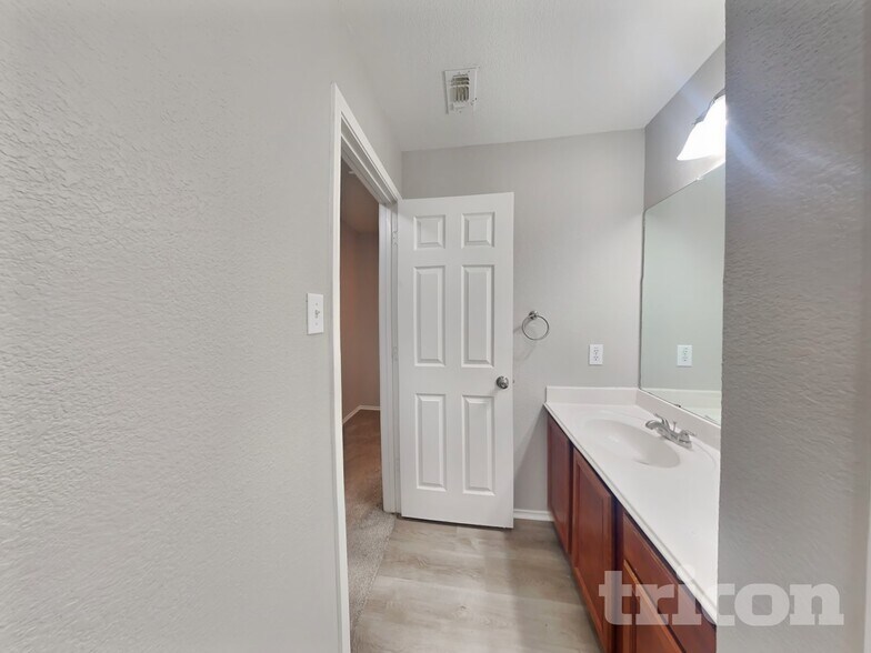 Building Photo - 7606 Bismarck Lake