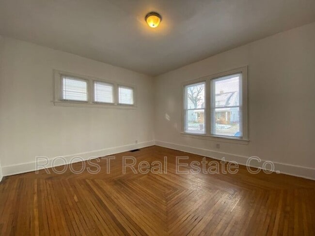 Building Photo - 1725 N Limestone St