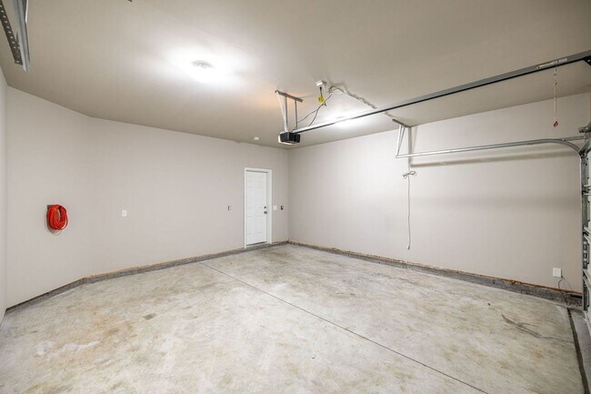 Building Photo - AVAILABLE NOW in Foxland Crossing