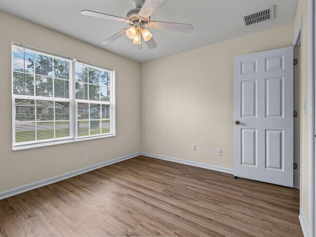 Building Photo - 96 Cochise St