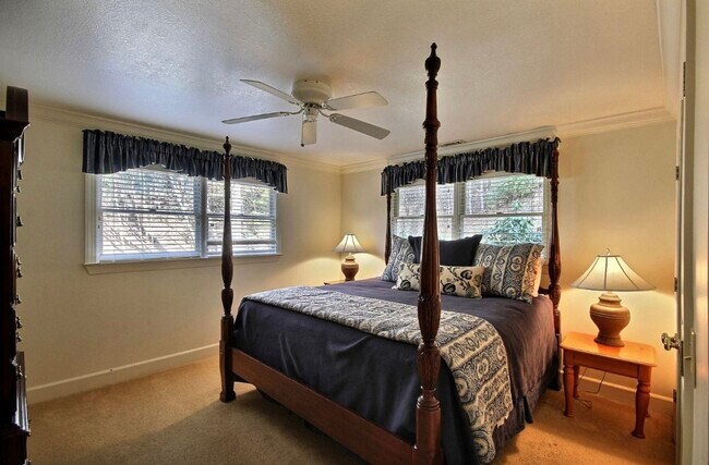 Building Photo - 462 Chalet Village Dr