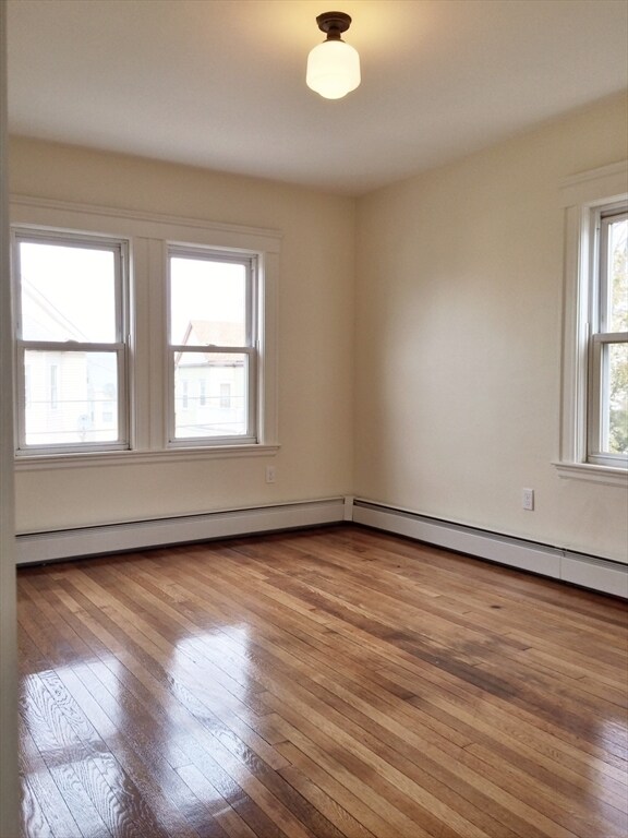 Building Photo - 75 Gardena St