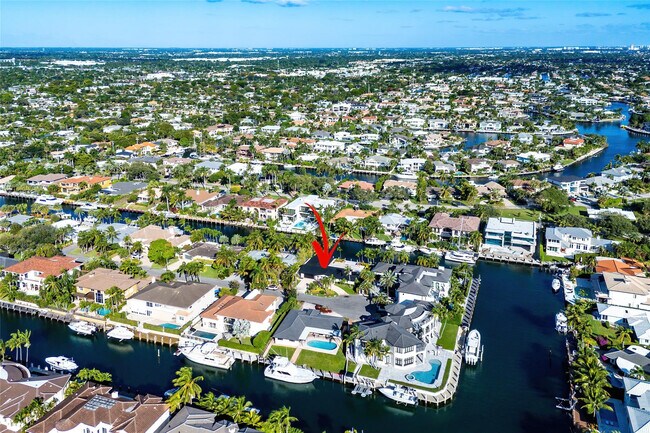 Building Photo - 2443 NE 26th St