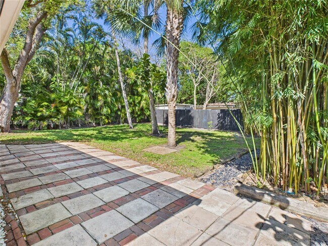 Building Photo - 1632 SW 28th Ave