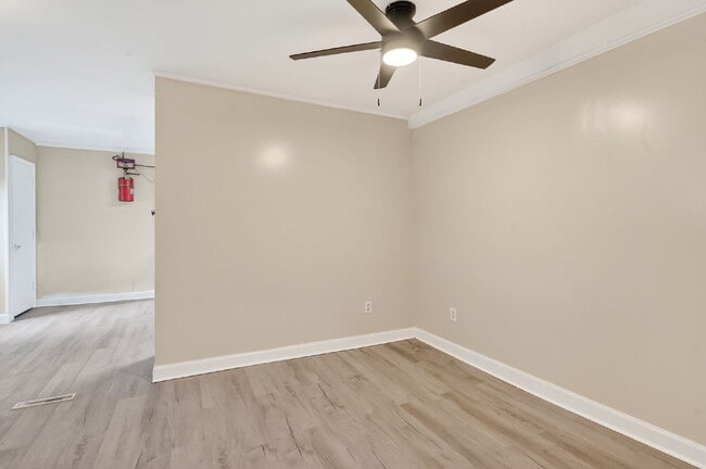 Building Photo - 409 Meadow Rd