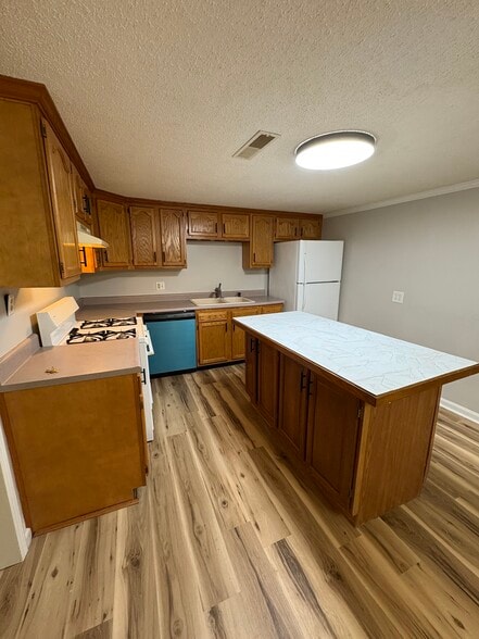 Building Photo - 1213 Starke Ave