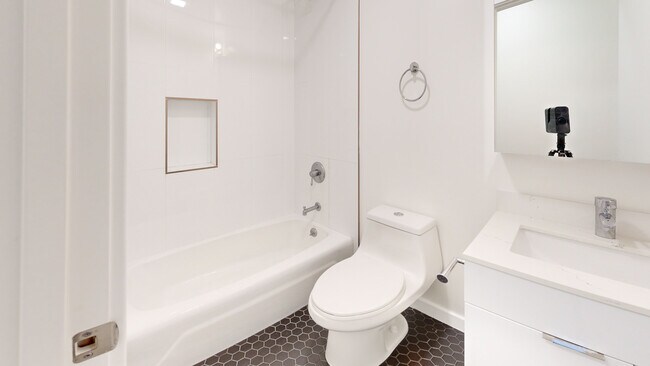 Building Photo - 756 Page St