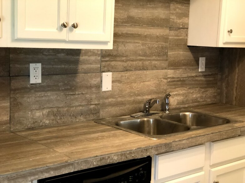 Building Photo - 2807 Mallory St