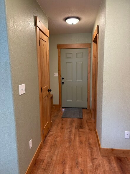 entryway hall - 403 Carr Creek Rd