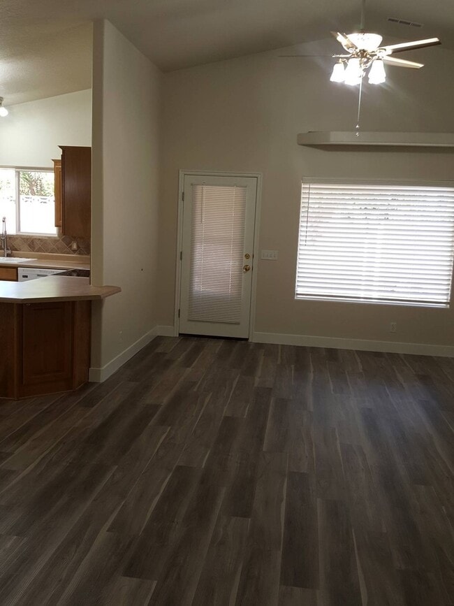 Building Photo - Bright Home with 2 Car Garage