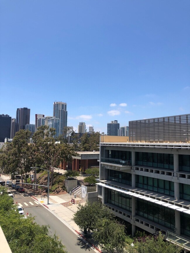Building Photo - Downtown 2 BR Condo with bonus upstairs lo...
