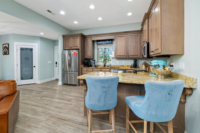 Building Photo - 930 Loring Mill Rd