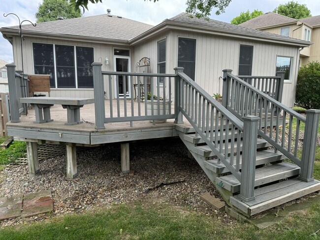 Building Photo - Elkhorn Home For Rent In Quiet Neighborhood