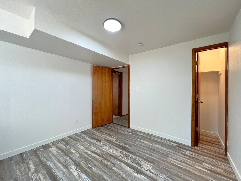 Building Photo - 2909 N Hillway Dr