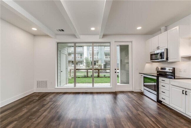 Building Photo - 4704 Sunset Trail