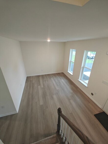 Building Photo - 417 3rd Ave