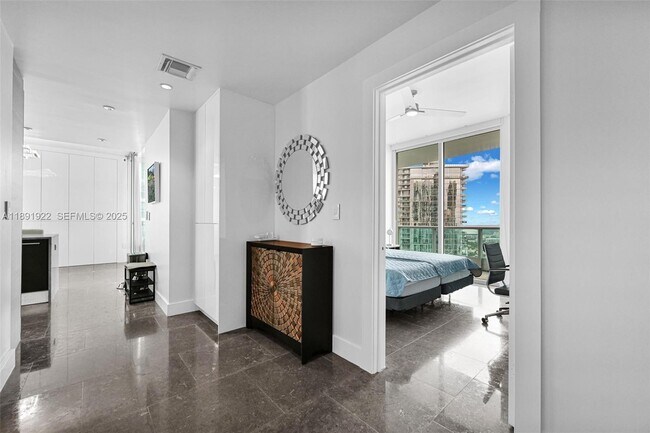 Building Photo - 900 Biscayne Blvd