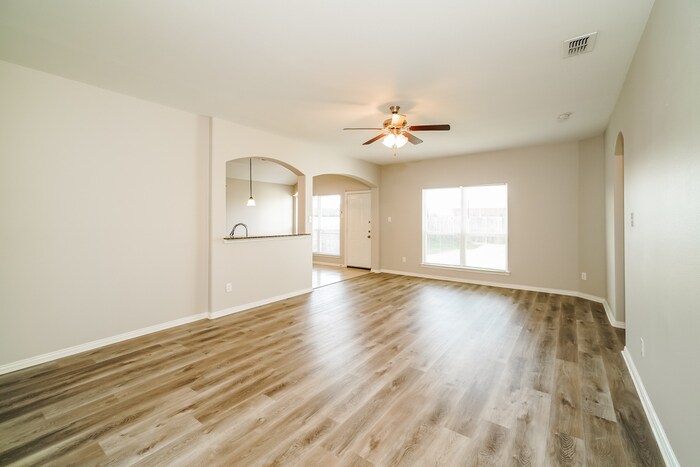 Building Photo - 1110 Vicksburg Dr