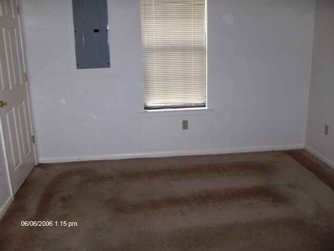 Building Photo - East Nettleton Apartments - Washer &amp; D...